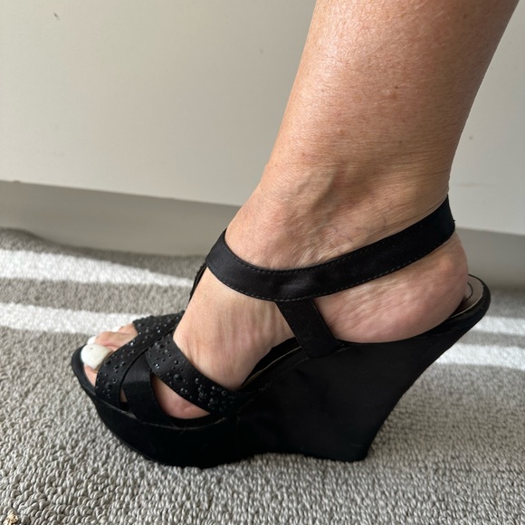 Black satiny platform wedges - Picture 5 of 6